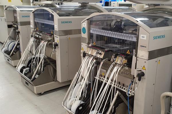 Siemens SMD pick and place maskine i elektronikproduktion ved AMS